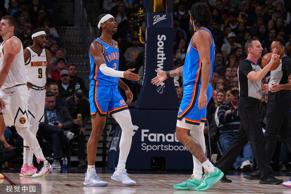 东契奇身旁 东契奇身旁